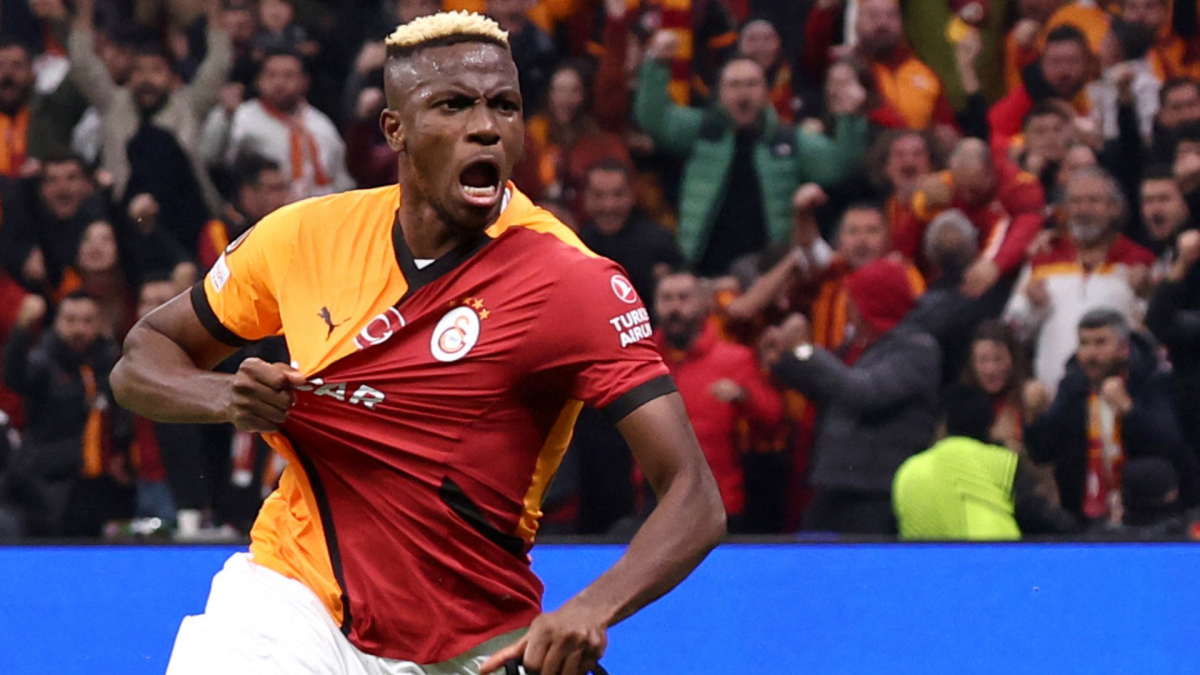 النيجيري أوسيمين.. من بائع متجول إلى أفضل لاعب في أفريقيا