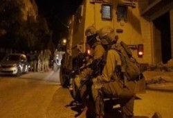 تصاعد التوتر في الأراضي الفلسطينية بعد التباطؤ الصهيوني في تنفيذ وقف إطلاق النار: والاحتلال يصيب شابًا في القدس