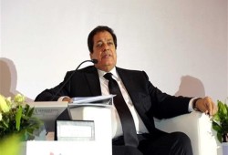 النفاق لحماية الفساد.. محمد أبو العنين يصدر كتاب عن السيسي ودوره في "30 يونيو"