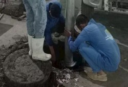 مصرع 4 عمال داخل بئر صرف صحي أمام الاستاد بالعريش: غياب الأمان يقتلهم في صمت