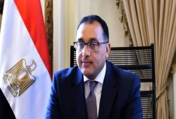 توقعات بإقالته وتشكيل حكومة جديدة.. مدبولي يدفع ثمن أخطاء السيسي أمام الشعب