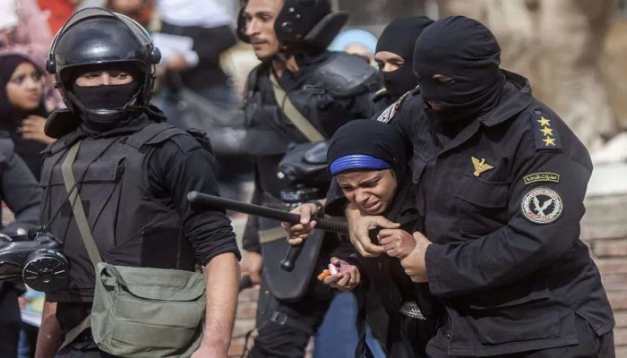 عائلة حماس الفار: إخفاء قسري واعتقال وتعذيب انتهى بهدم منزل الأسرة بدمياط