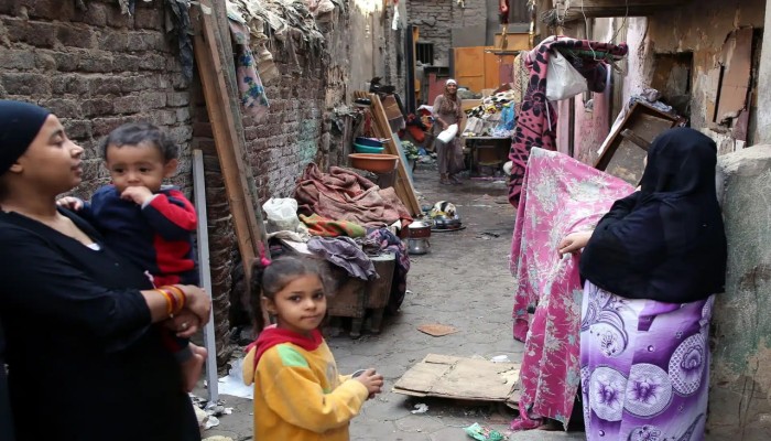 لماذا تخفي حكومة السيسي نسب الفقر منذ 2021؟ وما واقع المصريين حاليا؟