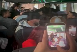 تذاكر سفر وإقامة مجانية.. سفارات مصر تحشد لاستقبال السيسي خوفًا من تكرار "موقعة السفارات"