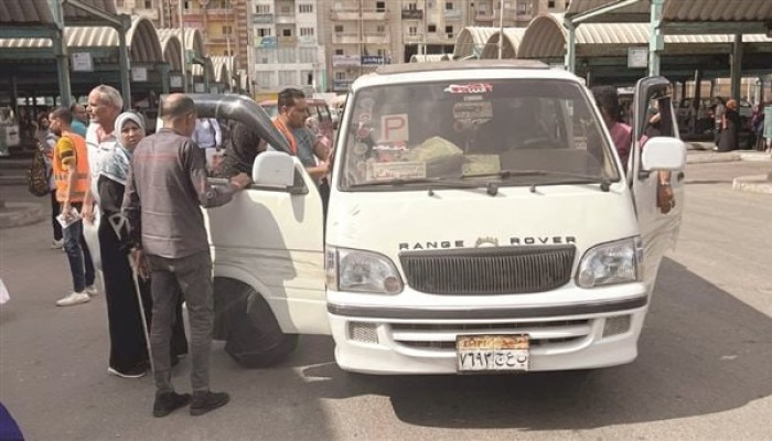 «الأجرة حسب المزاج" في جمهورية الميكروباص بالبحيرة بعد رفع الوقود... والمواطن: فين جحافل الداخلية؟!!