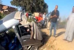 مأساة على طريق بلبيس – إنشاص.. مصرع وإصابة 26 شخص بينهم طفلة في حادث مروع
