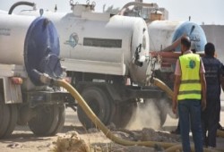 نائب في البرلمان بالقليوبية يلقي بمياه الصرف الصحي"مياه الكسح" في النيل ويهدد الأهالي