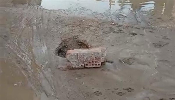 الطين والصرف الصحي يغرقان أبو صوير بالاسماعيلية والحكومة  لا تسمع ولا ترى!!