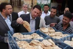 شاهد|| كيف حمى الدكتور باسم عودة الغلابة من الغلاء خلال وزارته للتموين؟ ولماذا يجري تشويه صورته الآن بإعلام السيسي قبيل إلغاء الدعم؟