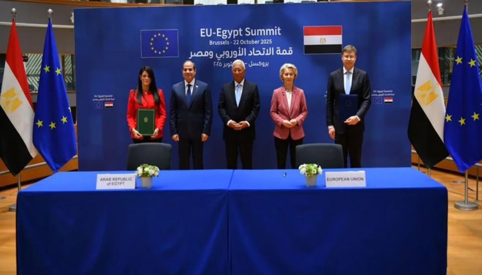 “خفير أوروبا”: كيف حوّل السيسي استضافته للاجئين الأفارقة إلى شيك تسول ودين جدي بـ 7.4مليارات دولار