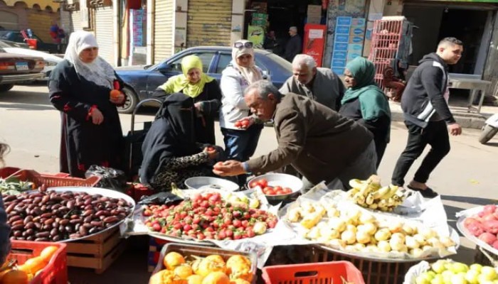 مصر تحترق بلهيب الأسعار بعد رفع الوقود.. عائلات تتقشف وتجار يرفعون الأسعار والمواطن بين الجوع والديون