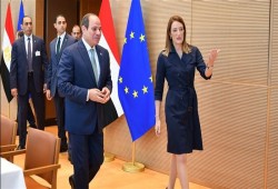 تحت شعار “الإصلاح الاقتصادي”.. كيف حول السيسي بروكسل إلى مزاد مفتوح لبيع ممتلكات المصريين إلى سلعة لتسديد الديون؟