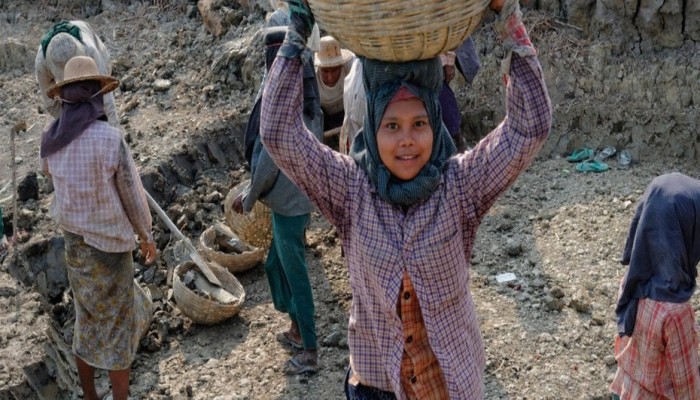 فشل حكومة السيسي يزج بمليون طفل جديد إلى سوق العمل في 2025