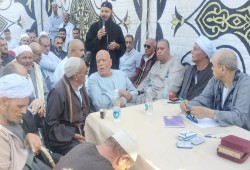 في جلسة عرفية.. أسرة مسيحية تُغرم مليون جنيه وتُجبر على الرحيل بعد اتهامات بخطف فتاة مسلمة بالصعيد