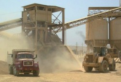 "البون المائي" وسيلة الحكومة لمصادرة سيارات النقل رغم التزام السائقين.. شكاوى من التطبيق الجائر على نقل نواتج الحفر