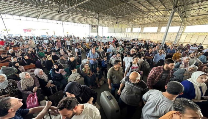 من سجون الصهاينة لقمع السيسي... أسر فلسطينيون مبعدون يشكون من سجنهم بفنادق مصر وحرمانهم من الحركة والكلام