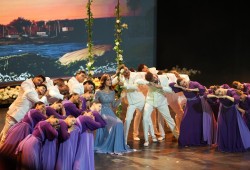 "وطن السلام" على المسرح والشاشات.. و"وطن الألم والفقر والانكسار" خلف الأسوار