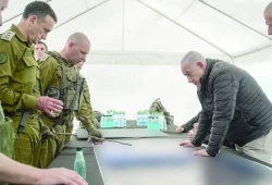 نتنياهو يعطي أوامر بقصف غزة.. أمريكا تحذر و"حماس" تؤكد تمسكها بتسليم باقي الرهائن