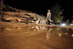 شاهد || زلزال بقوة 6.1 ريختر يضرب غرب تركيا ويشعر به سكان إسطنبول