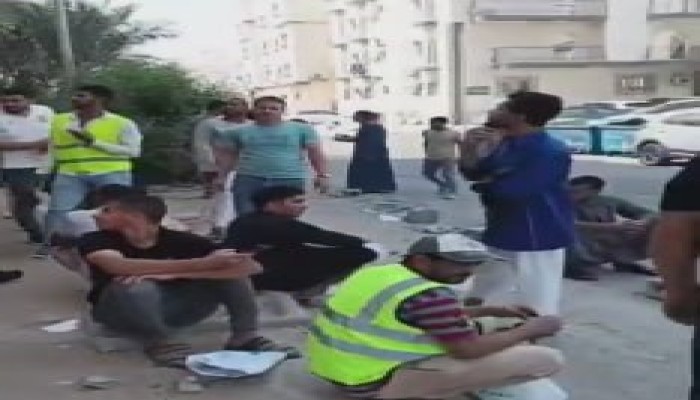 قنصلية مصر بجدة تطرد عمال مصريين طالبوا بدعمهم لأخذ رواتبهم المتأخرة