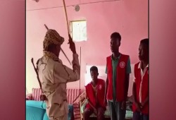 فيديو يوثق لحظة اعتداء مليشيا الدعم السريع على طاقم الهلال الأحمر  بالفاشر