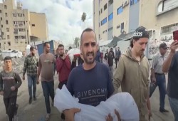 ديموكراسي ناو || إسرائيل تخرق الهدنة وتشن غارات على غزة تقتل 104 أشخاص بينهم 46 طفلًا