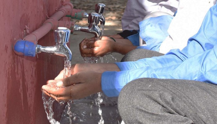 ماذا تفعل قلة شرب الماء فى بشرتك؟