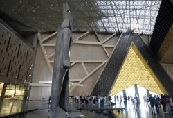 سيطرة الجيش وتهميش الخبراء: كيف أضاع السيسي هوية المتحف المصري الكبير؟