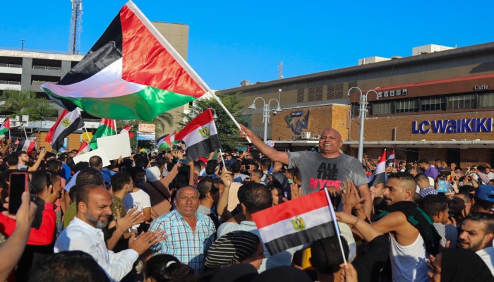 بعد الإفراج عن 29 معتقلاً.. نيابة الانقلاب تواصل احتجاز 131 من المتعاطفين مع غزة 
