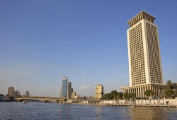 20 دولار على كل تأشيرة.. حكومة السيسي تواصل الجباية من المصريين في الداخل والخارج تحت ذريعة “تمويل مباني الخارجية”