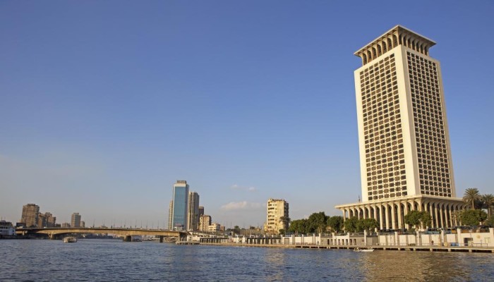 20 دولار على كل تأشيرة.. حكومة السيسي تواصل الجباية من المصريين في الداخل والخارج تحت ذريعة “تمويل مباني الخارجية”