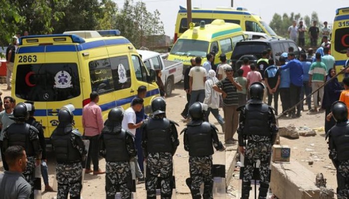 حين تُزهق الأرواح بفعل الإهمال الحكومي.. مصرع 6 أشخاص بينهم راعي كنيسة وزوجته في حادث مروّع بقنا