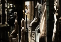 المتحف المصري الكبير يفتح أبوابه.. السيسي يحتفى بالماضي كتعويض عن حاضر مضطرب