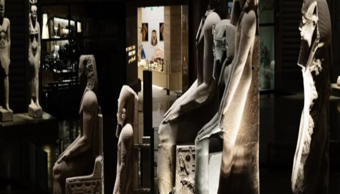 المتحف المصري الكبير يفتح أبوابه.. السيسي يحتفى بالماضي كتعويض عن حاضر مضطرب