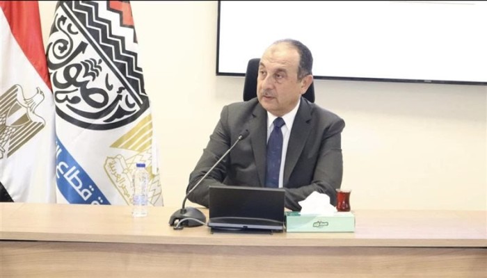 الوزير "محمد شيمي" يشيد بنجاح القطاع العام.. فلماذا بيع الأصول بوتيرة غير مسبوقة؟