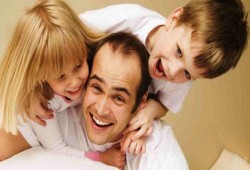 6 عبارات يرغب الأبناء في سماعها من آبائهم وأمهاتهم