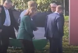 شاهد|| رفع العلم الفلسطيني في وجه ملك هولندا دعما لغزة