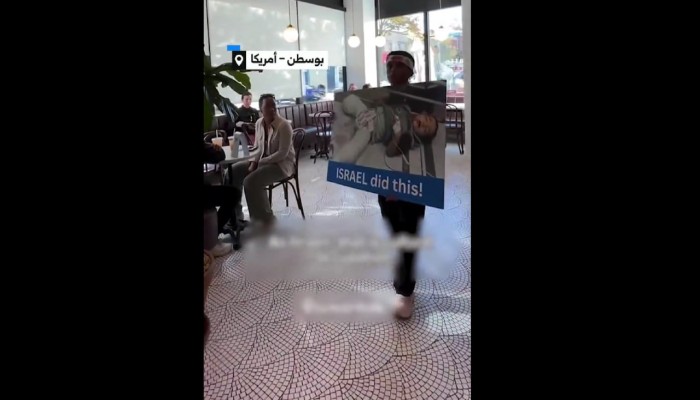 فيديو || محتجون في أمريكا يقتحمون مخبز "تاتا" رفضًا لخدمة مالكته بجيش الاحتلال