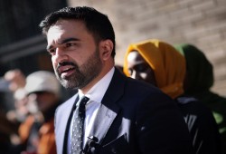 زهير ممداني.. معركة الصعود الصعب في وجه مال ونفوذ 26 مليارديرًا يريدون منعه من تولي منصب عمدة نيويورك