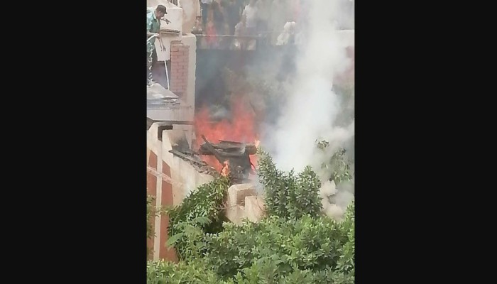 بالفيديو.. حريق في مدرسة بالمنيا يثير ذعر الطلاب والمعلمين