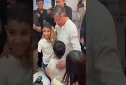 شاهد|| الرئيس الكولومبي يحاور أهالي غزة ويعلن إرسال مساعدات طبية عاجلة ويمنحهم أعلى وسام وطني