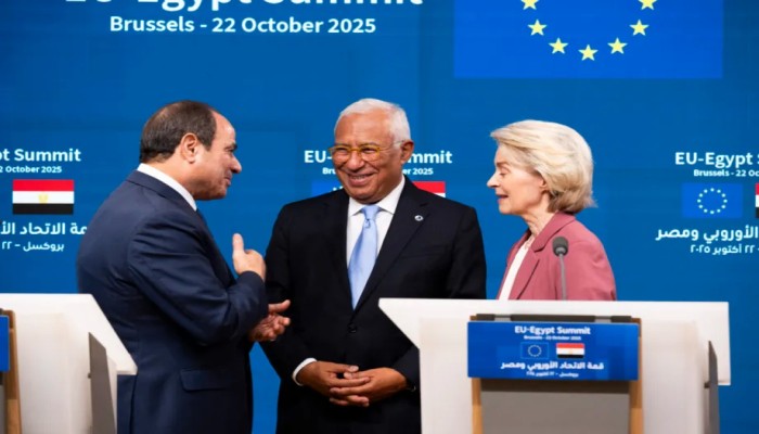 المونيتور || السيسي: شرطي أوروبا