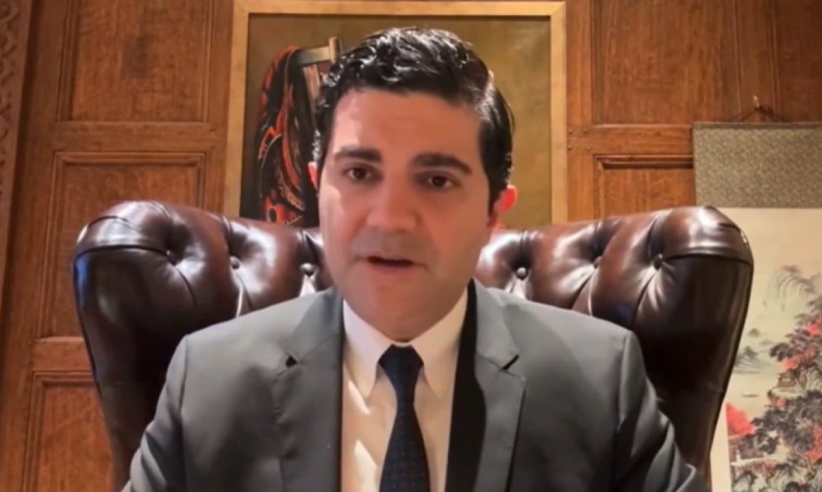 فيديو || معجزة طبية.. جرّاح لبناني أمريكي يعيد رأس طفل بعد انفصاله تمامًا