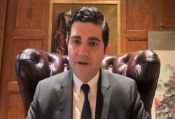 فيديو || معجزة طبية.. جرّاح لبناني أمريكي يعيد رأس طفل بعد انفصاله تمامًا