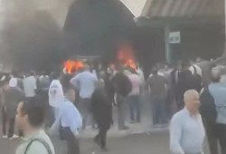 بالفيديو.. حريق هائل في الموقف الجديد بالإسكندرية يفضح غياب إجراءات الأمان