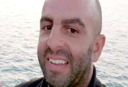 عامل جزائري مسلم بالسكة الحديد البريطانية يتحول لبطل بعد إنقاذه ركاب قطار من هجوم مسلح بالسكاكين