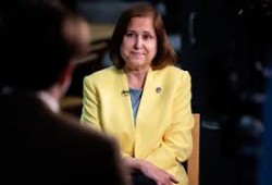 من هي غزالة هاشمي أول مسلمة تُنتخب نائبًا لحاكم ولاية فرجينيا؟