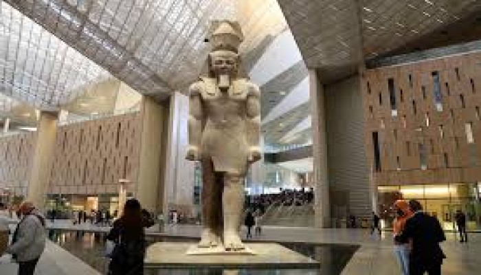 من قناة السويس الجديدة إلى المتحف المصري الكبير.. إعلاميو النظام يبيعون الوهم للمصريين 