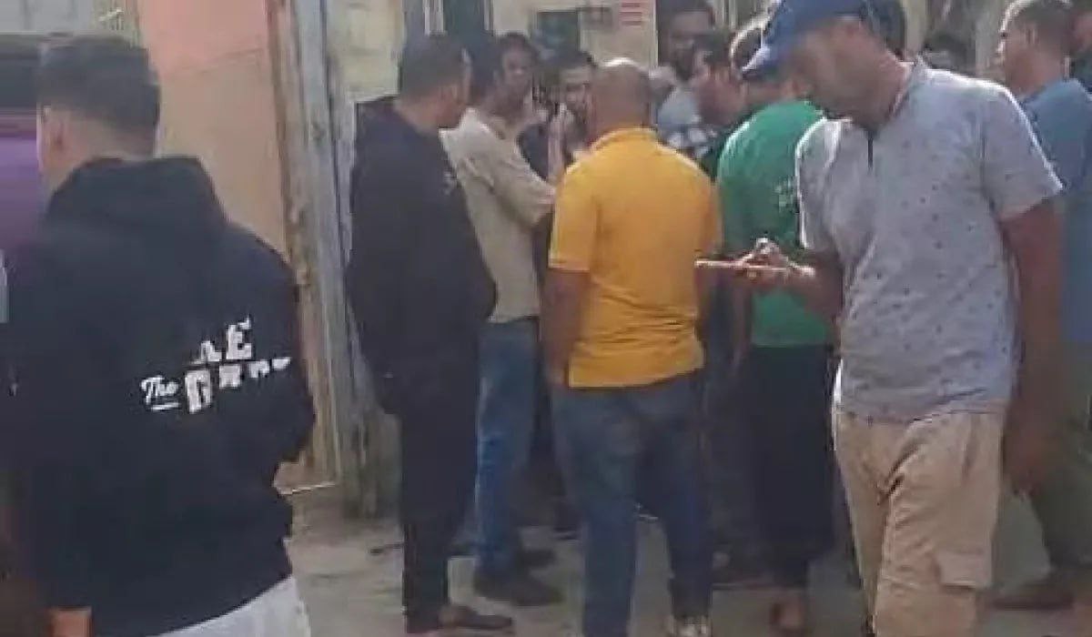 اعتصام عمال "المتحدة للصيادلة" بالهرم وطموه بعد تقليص الرواتب 40% وإيقاف التأمين الطبي