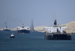 قناة السويس بين تحسن محدود وأزمة مالية ممتدة: أين تتجه الإيرادات؟